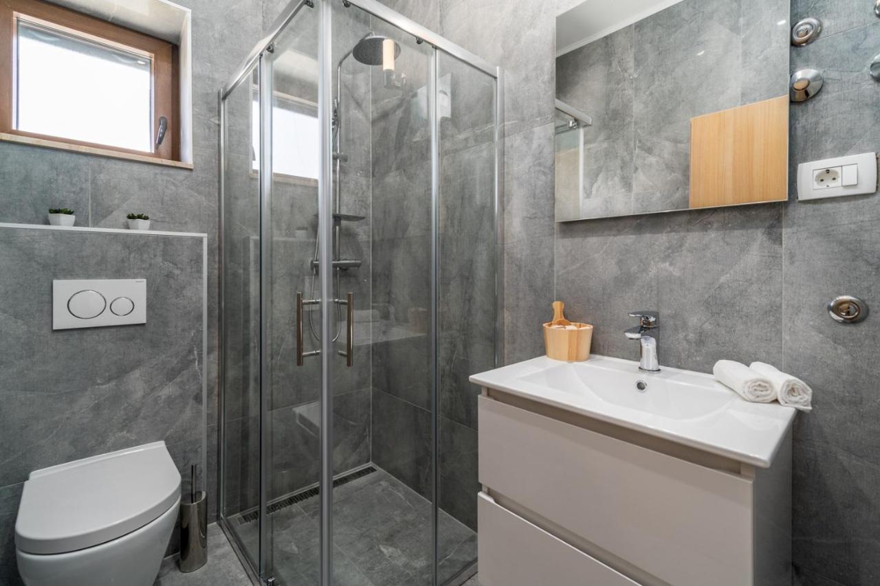 New! Promina Luxury Villa With 72Sqm Heated Pool, Jacuzzi, Infrared Sauna, Tennis Court, Media Room Bogatić Exterior foto