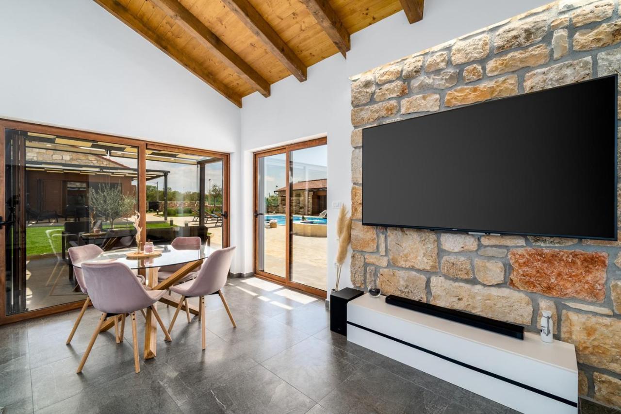 New! Promina Luxury Villa With 72Sqm Heated Pool, Jacuzzi, Infrared Sauna, Tennis Court, Media Room Bogatić Exterior foto